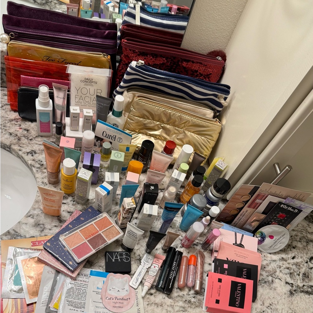 Over 100 Assorted Beauty/Skin/Hair/Fragrance Samples